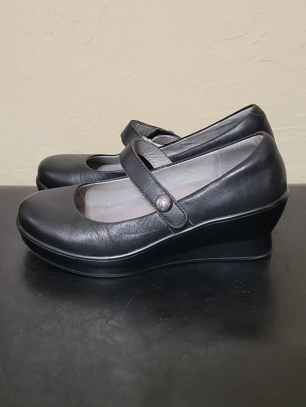 alegria flair nappa black leather wedge